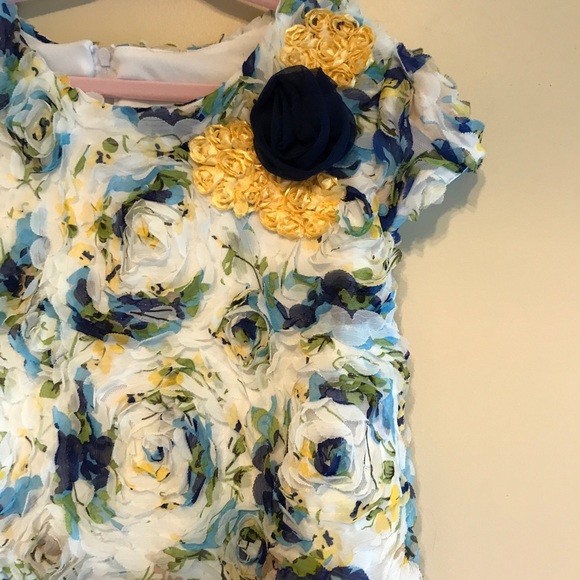 - Pippa and Julia Dress with floral design - Picture 2 of 7